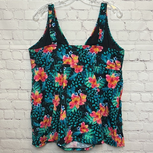 Swimsuits for All V Neck Flowy Tankini Top - Picture 4 of 11